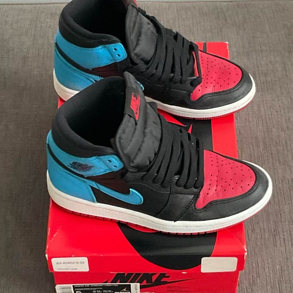 WOMENS Nike Air Jordan 1 High OG Sneakers Size 7/ 5 Boys